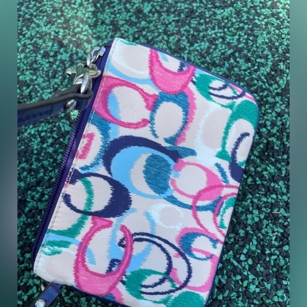 Coach Wristlet ,Coach Vibrant Patterned Wristlet,Coach Wallet.